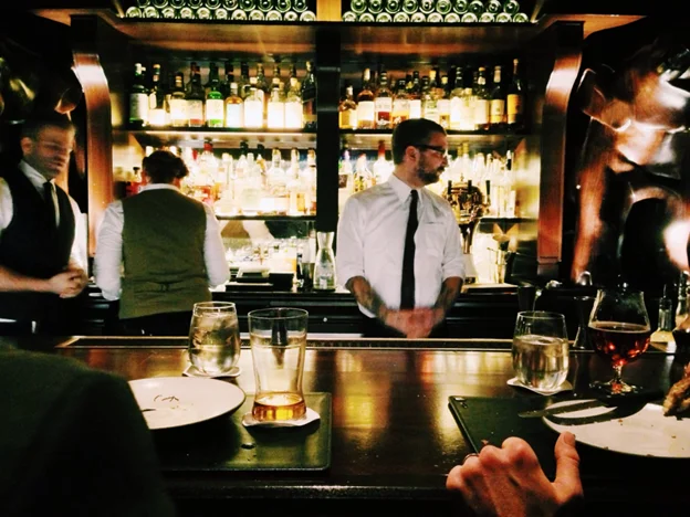 Bartender vs. waiter A comparative exploration of two dynamic roles in hospitality