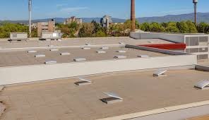 Top 4 Benefits of Choosing a Commercial Flat Roofing System